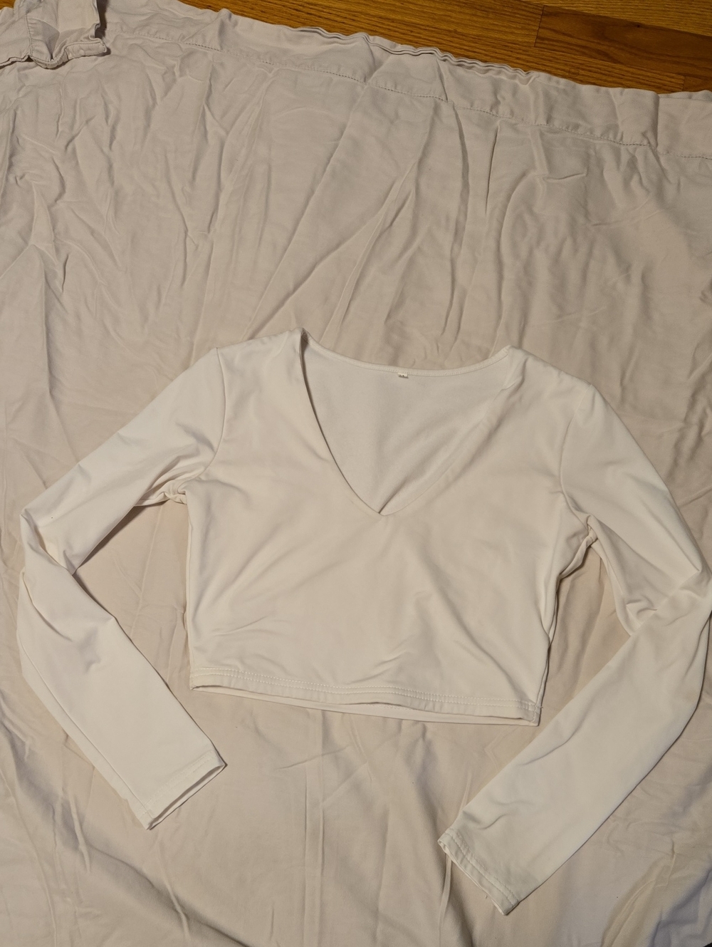 Women's White V-Neck Long Sleeve Crop Top - Soft Brushed Lining For Fall